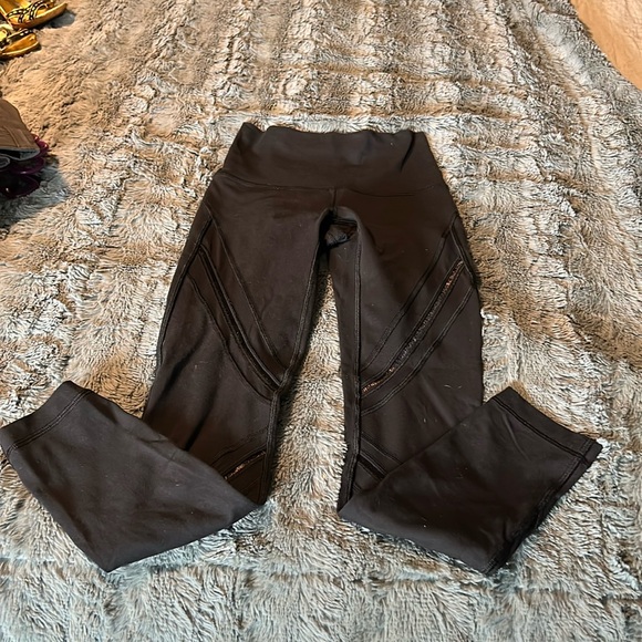 Lulú lemon tights with stand out stitching and mesh cutouts - Picture 1 of 5